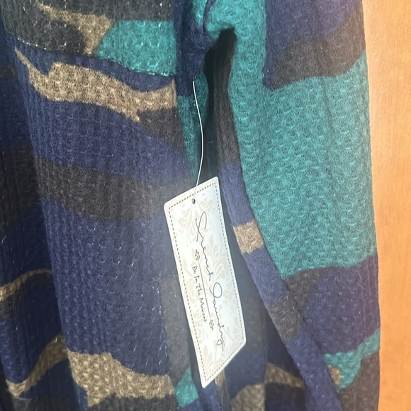 French Laundry Women’s Plus French Camo Button Down - Picture 6 of 8